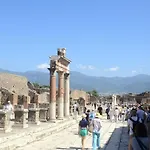 Degli Amici Pompeya